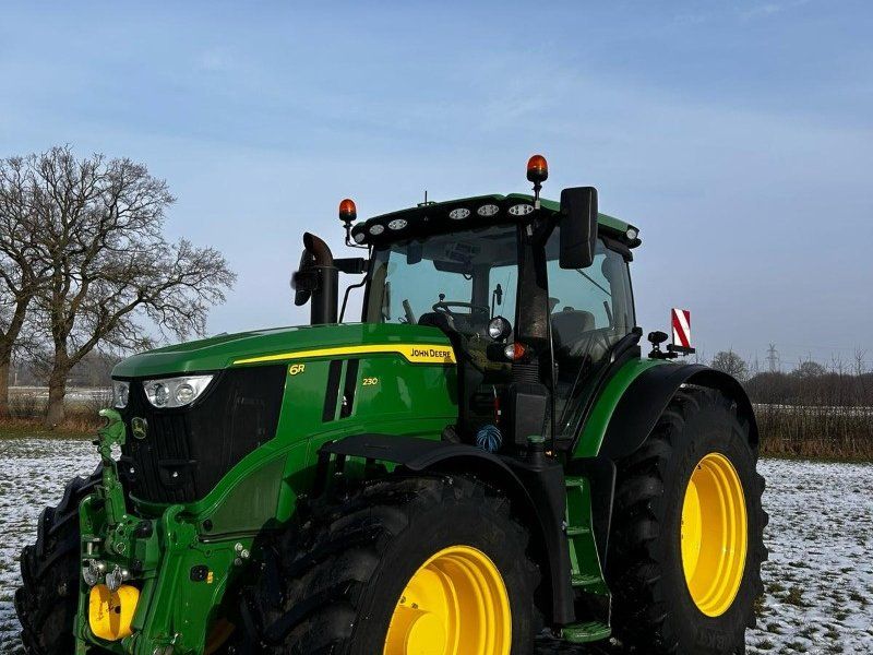 John Deere 6R 230