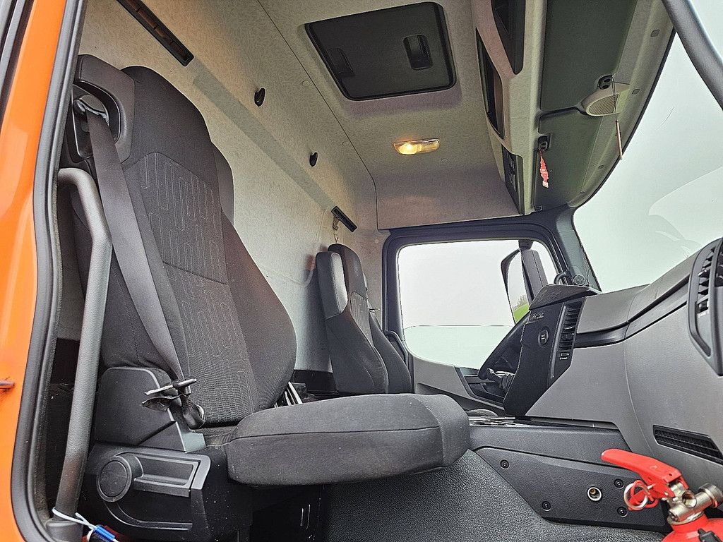 MERCEDES-BENZ ANTOS 1830 folding taillift