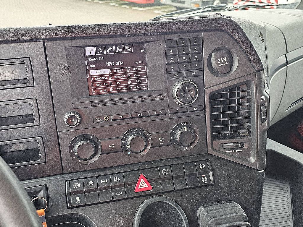 MERCEDES-BENZ ANTOS 1830 folding taillift