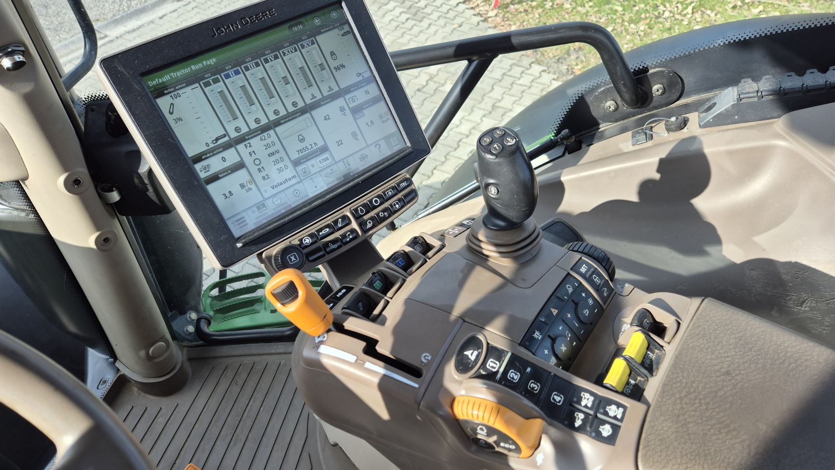 JOHN DEERE 6195R AP 40, Lucht, Fronthef PTO, AT-Ready