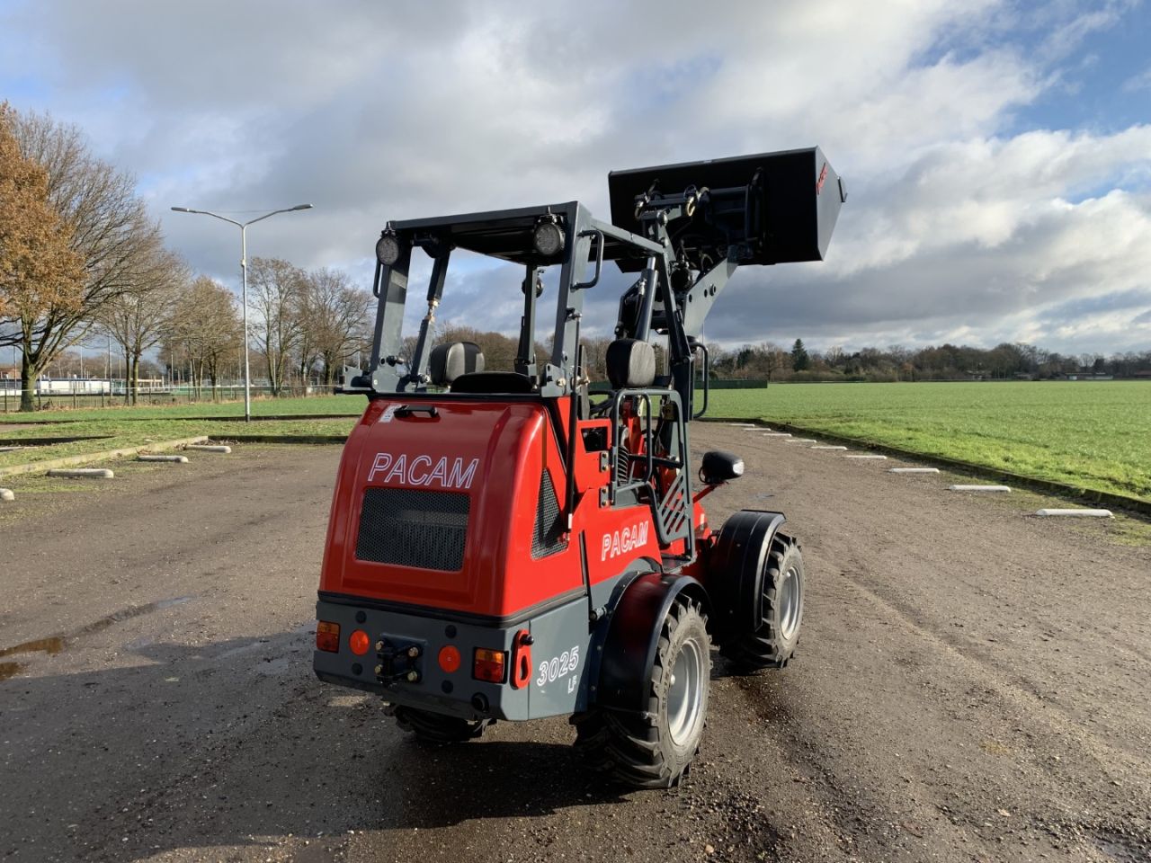 PACAM 3025LF Mini-loader.