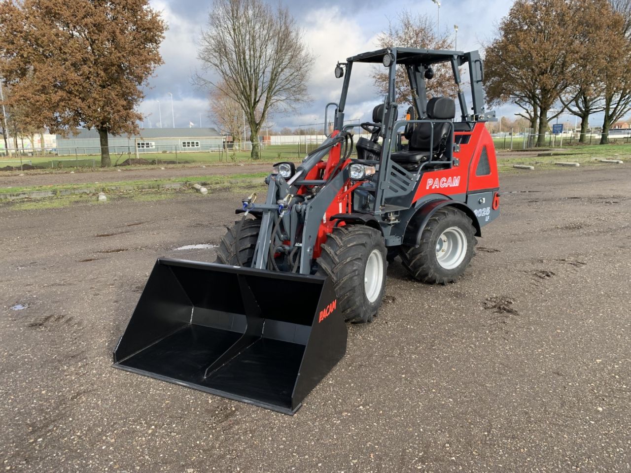 PACAM 3025LF Mini-loader.