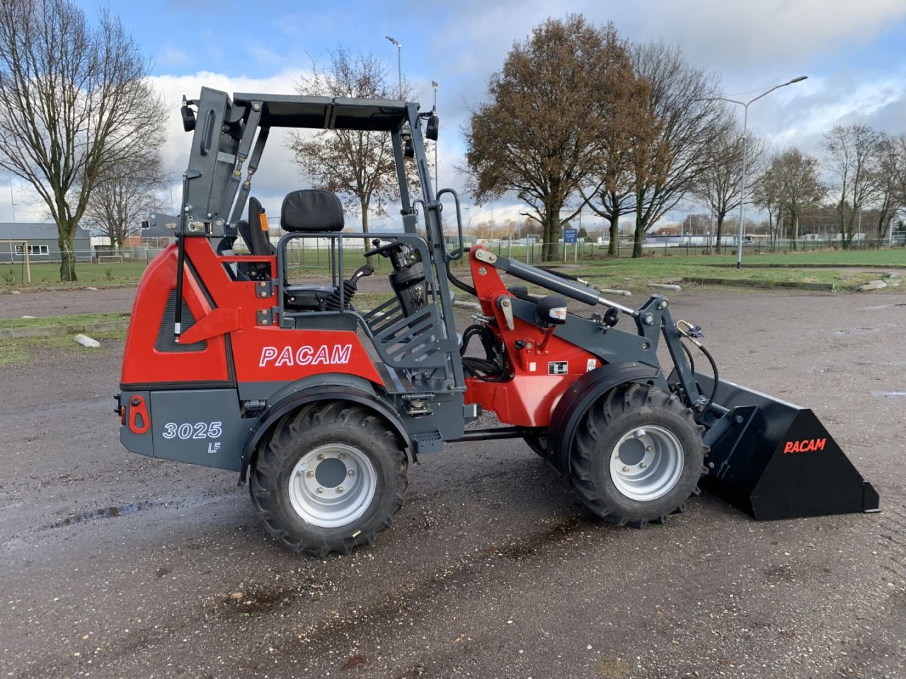 PACAM 3025LF Mini-loader.