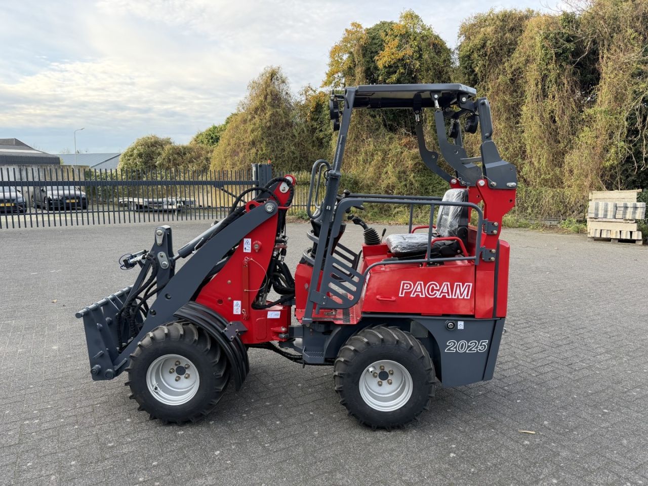 PACAM 2025 Mini-loader.