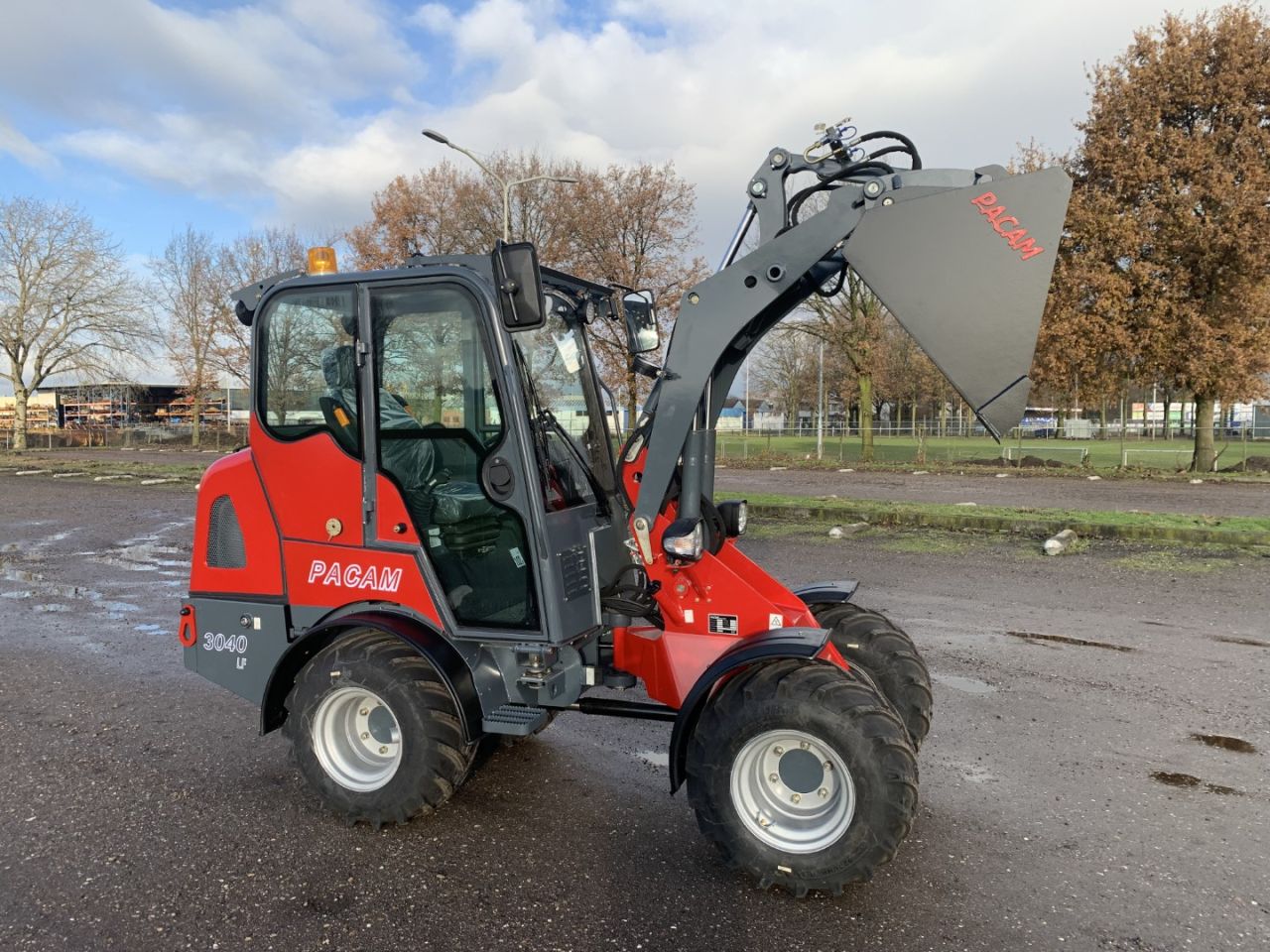 PACAM 3040LF Mini-loader.