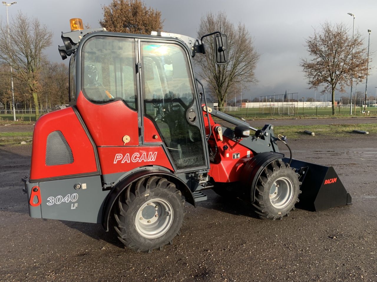 PACAM 3040LF Mini-loader.