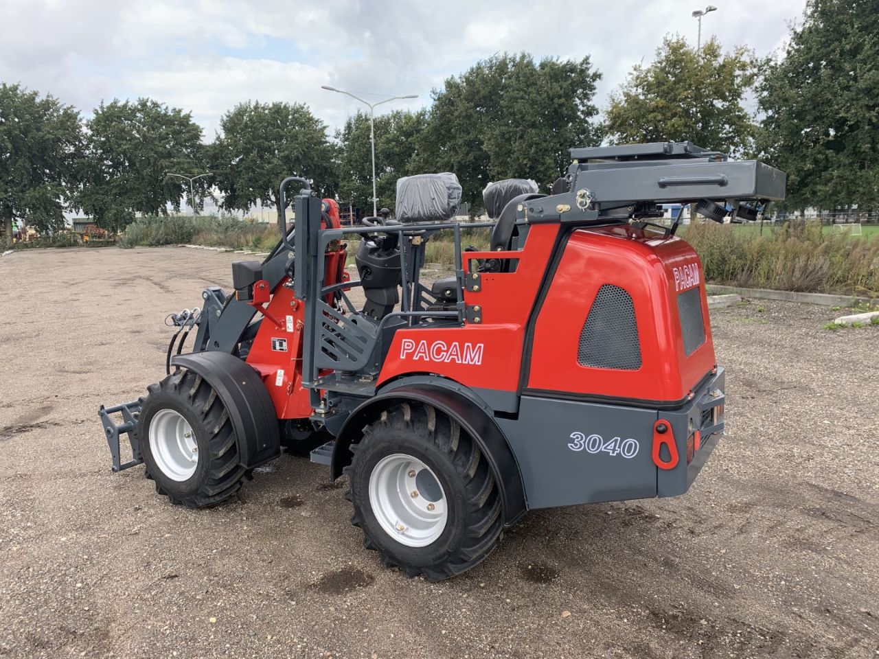PACAM 3040LF Mini-loader.