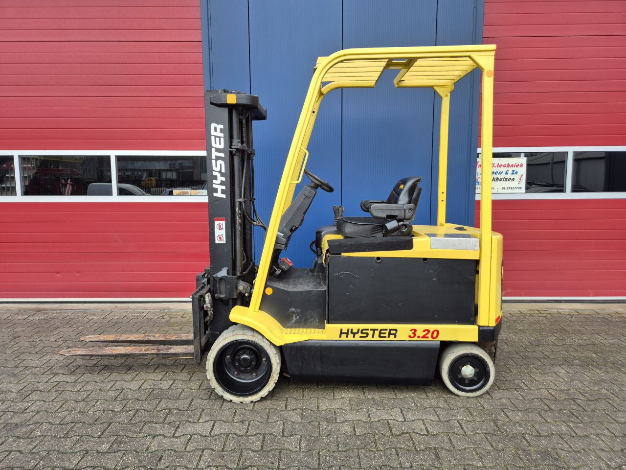HYSTER E3.20 HEFTRUCK 3 TONS MET SIDESHIFT BOUWJAAR 2007
