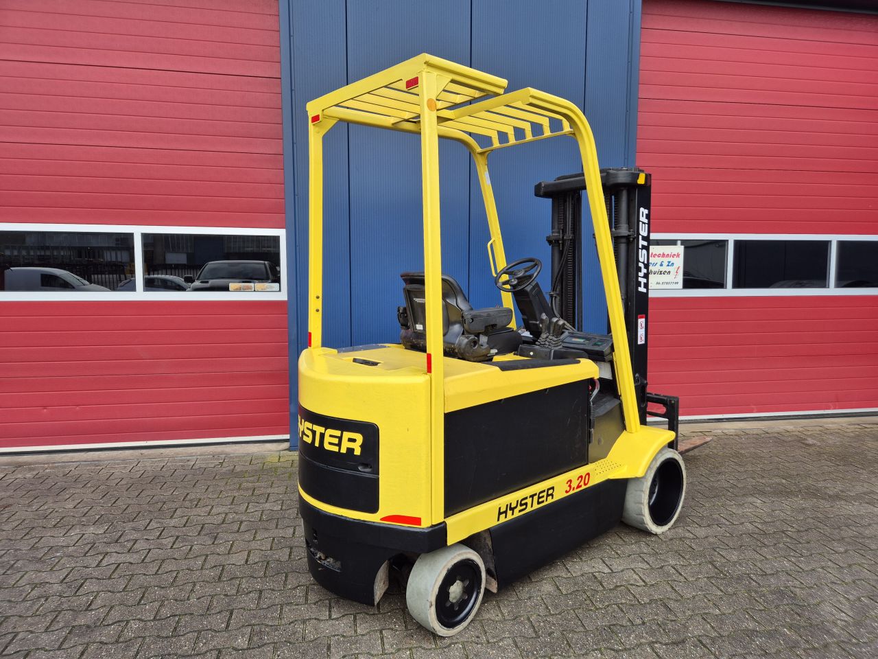 HYSTER E3.20 HEFTRUCK 3 TONS MET SIDESHIFT BOUWJAAR 2007