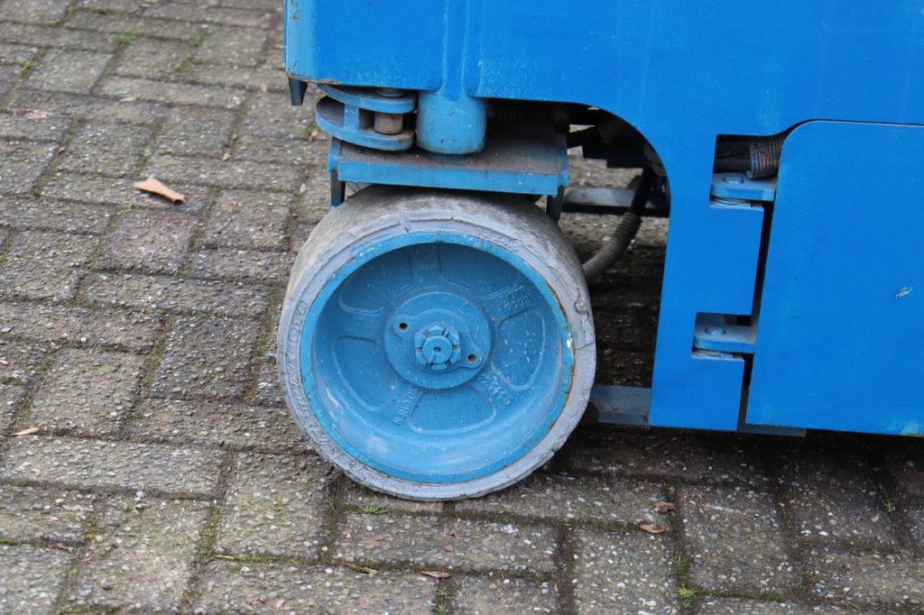 Scissor lift Genie GS-1932 Electric 7.6m 2013