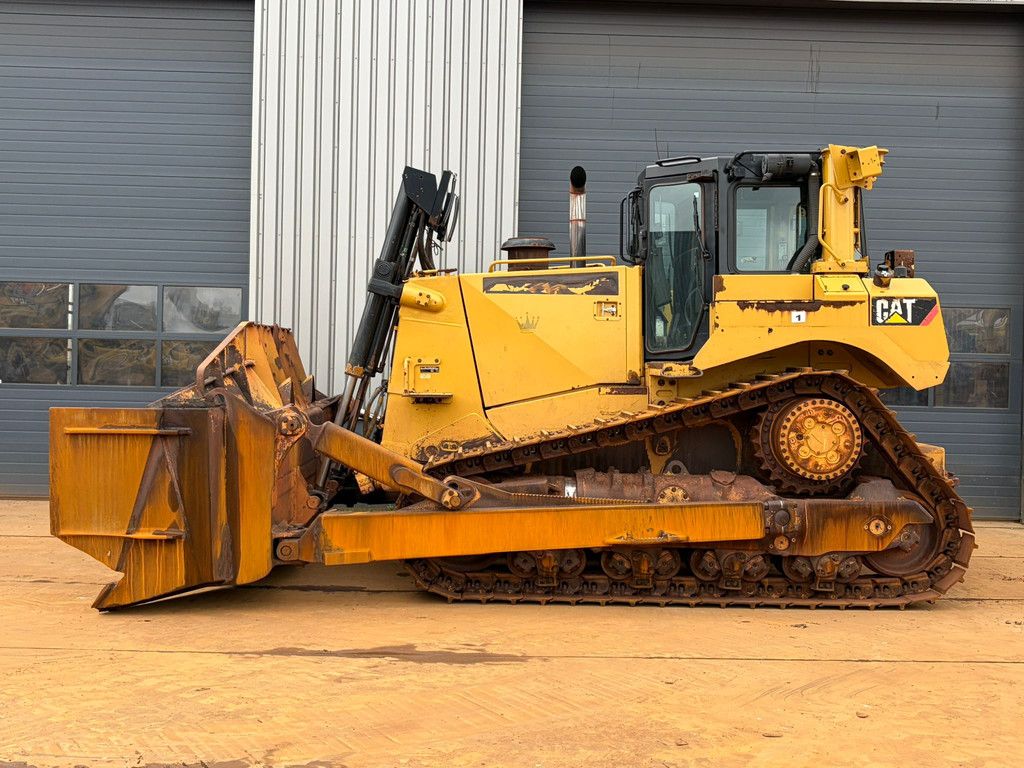 Caterpillar D8T