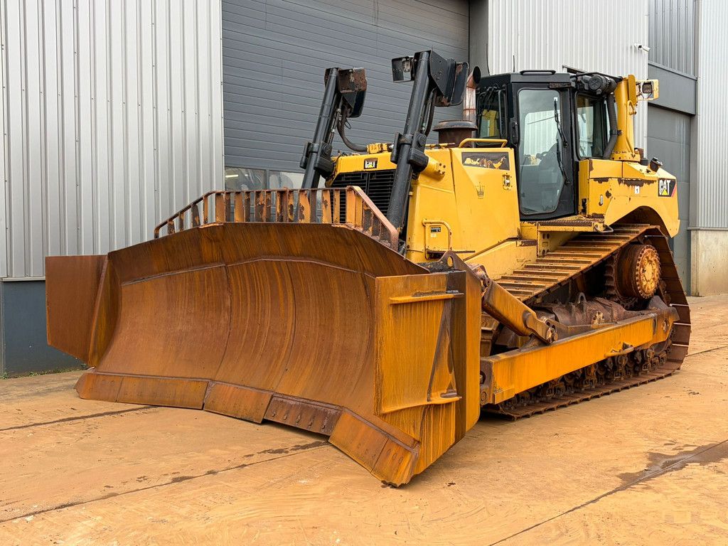 Caterpillar D8T