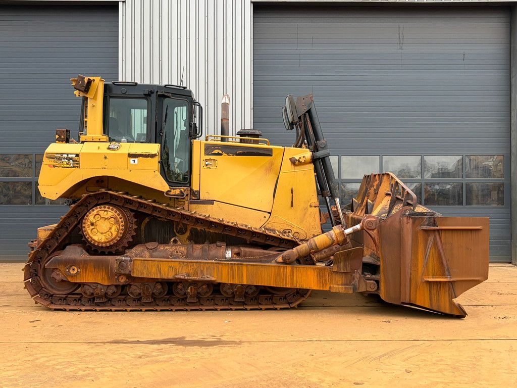 Caterpillar D8T