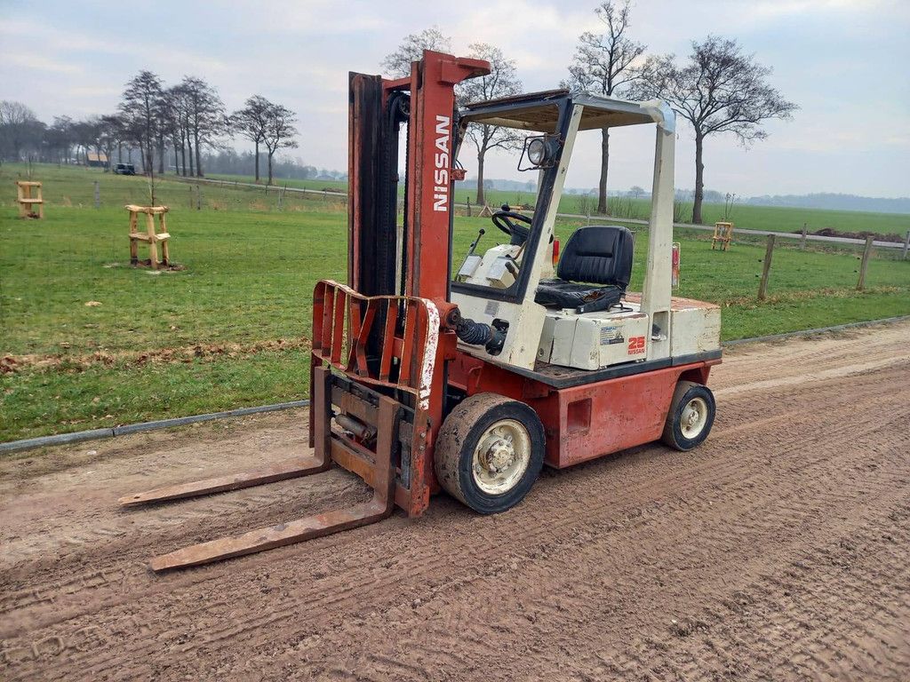Forklift Nissan FD25 Diesel 2350kg 3.3m 1992