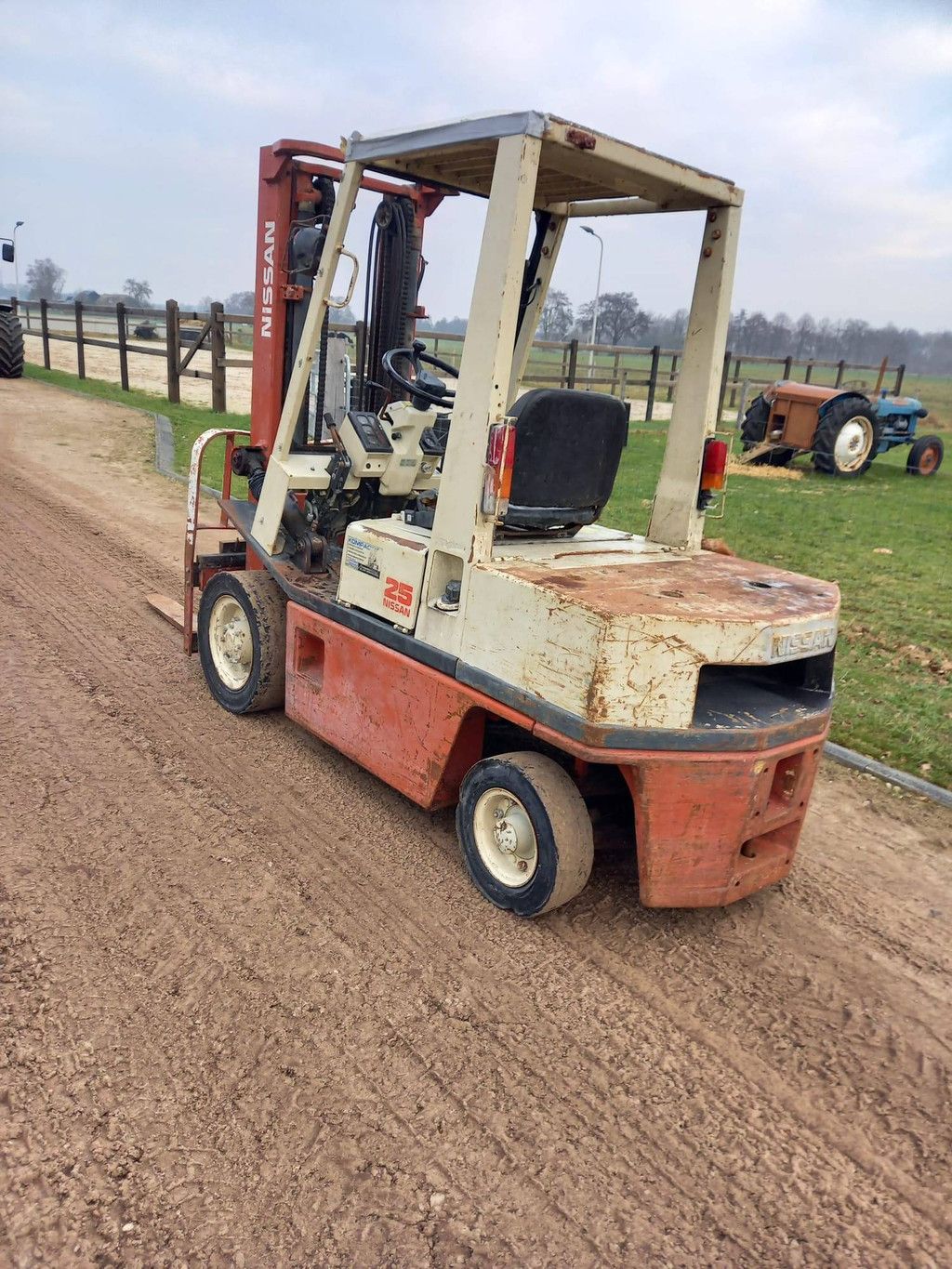 Forklift Nissan FD25 Diesel 2350kg 3.3m 1992