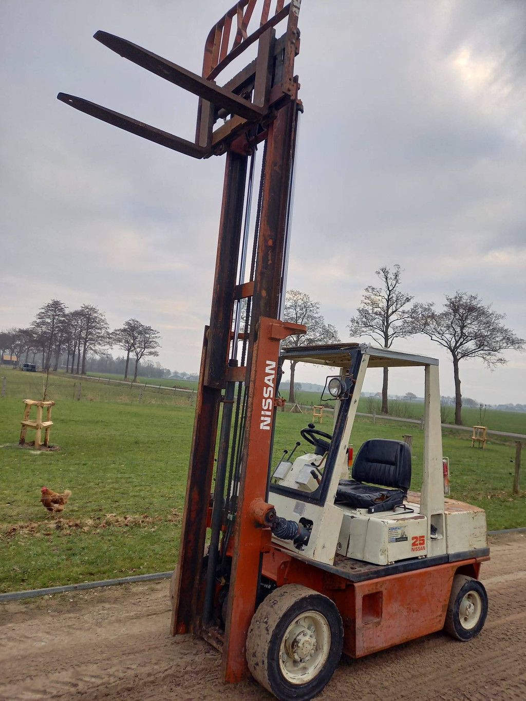 Forklift Nissan FD25 Diesel 2350kg 3.3m 1992