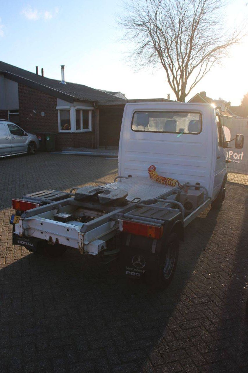 Mercedes-Benz 904.6 Diesel 129 hp 2006 semi-trailer tractor