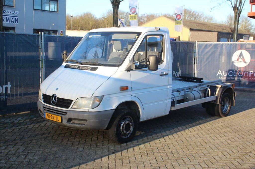 Mercedes-Benz 904.6 Diesel 129 hp 2006 semi-trailer tractor
