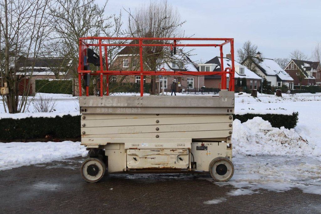 JLG 2646ES Electric Scissor Lift 9.92m 2014