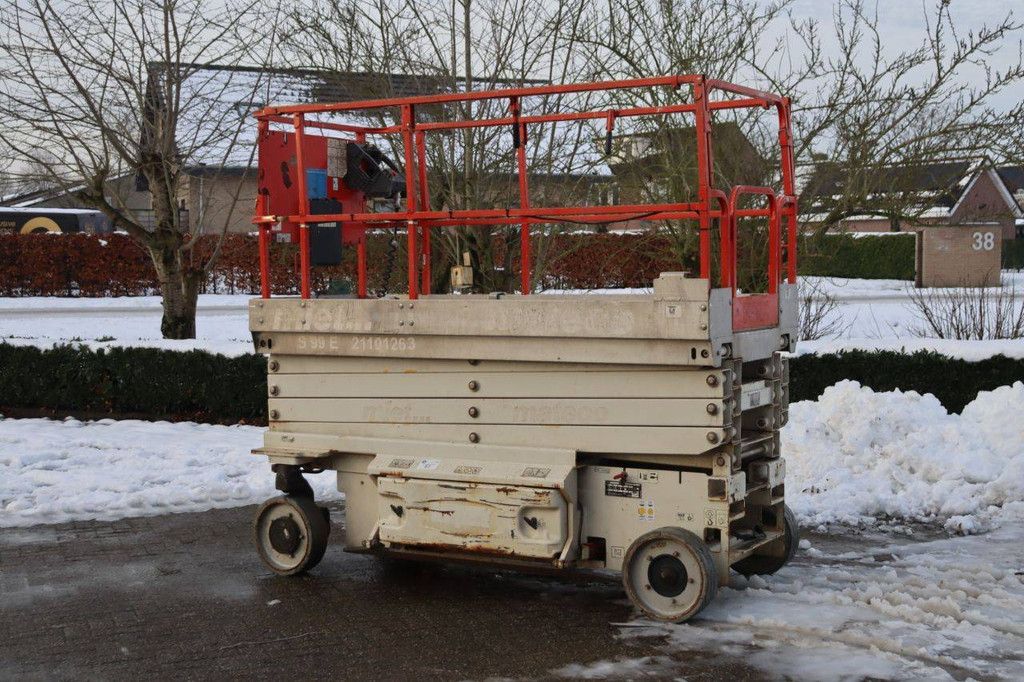 JLG 2646ES Electric Scissor Lift 9.92m 2014