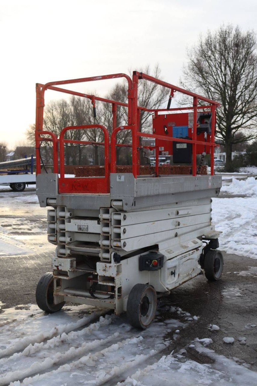 JLG 2646ES Electric Scissor Lift 9.92m 2014