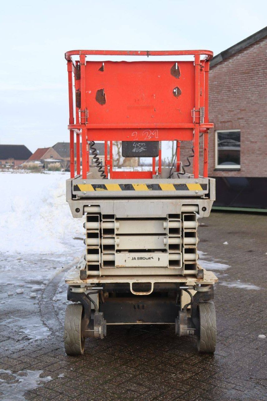 JLG 2646ES Electric Scissor Lift 9.92m 2014