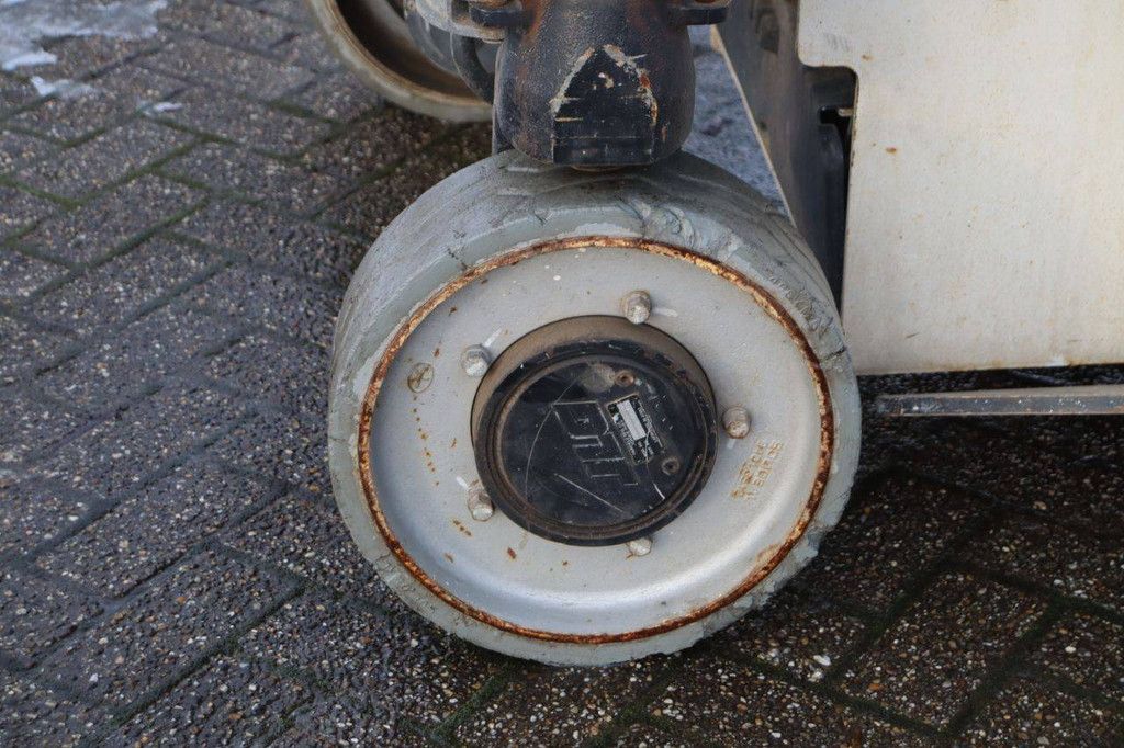 JLG 2646ES Electric Scissor Lift 9.92m 2014