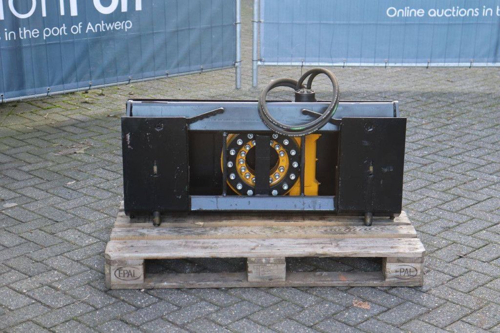 Bobcat Roto-Drive 360 degree hydraulic swivel adapter