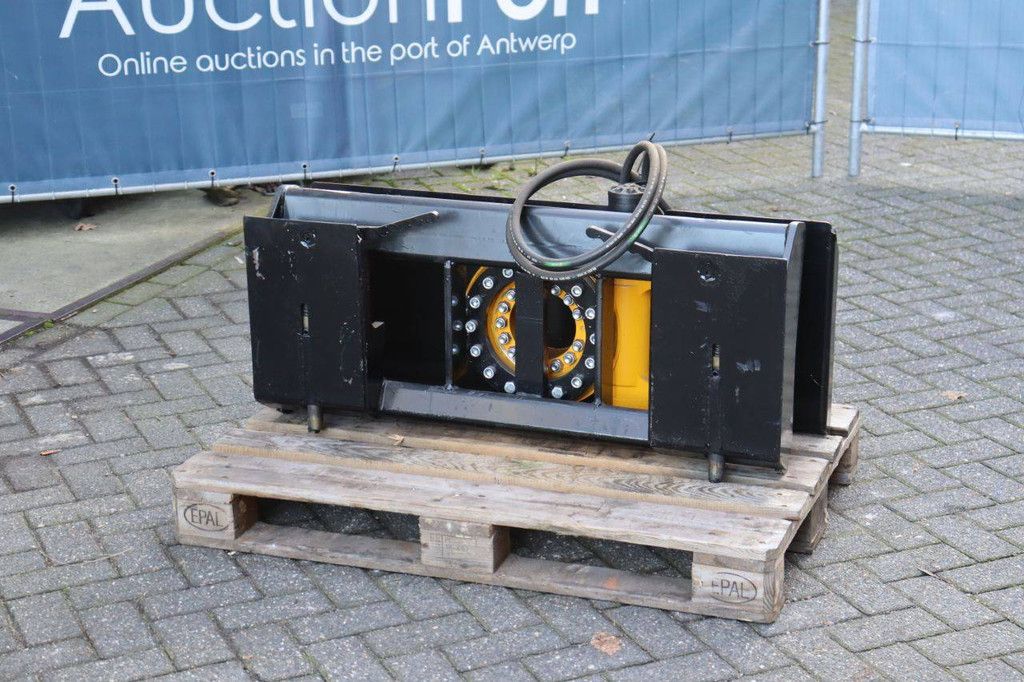 Bobcat Roto-Drive 360 degree hydraulic swivel adapter