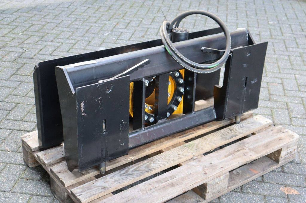 Bobcat Roto-Drive 360 degree hydraulic swivel adapter