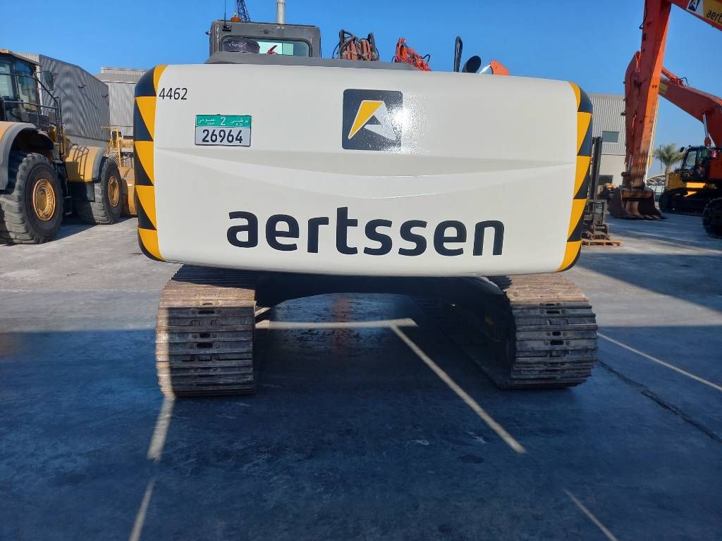 Hitachi ZX220LC (Abu Dhabi)