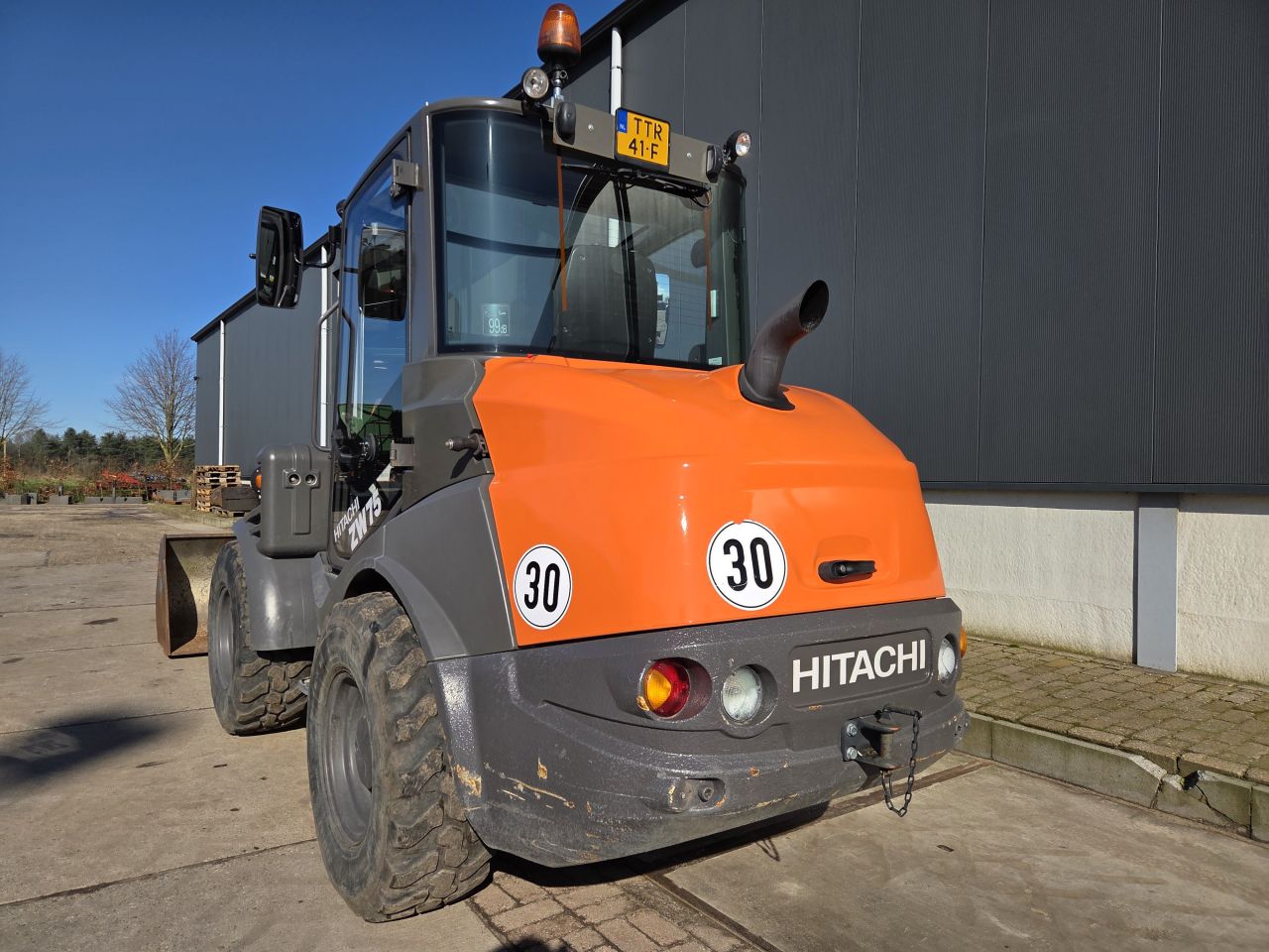 Hitachi ZW75 shovel 1212uur 30km