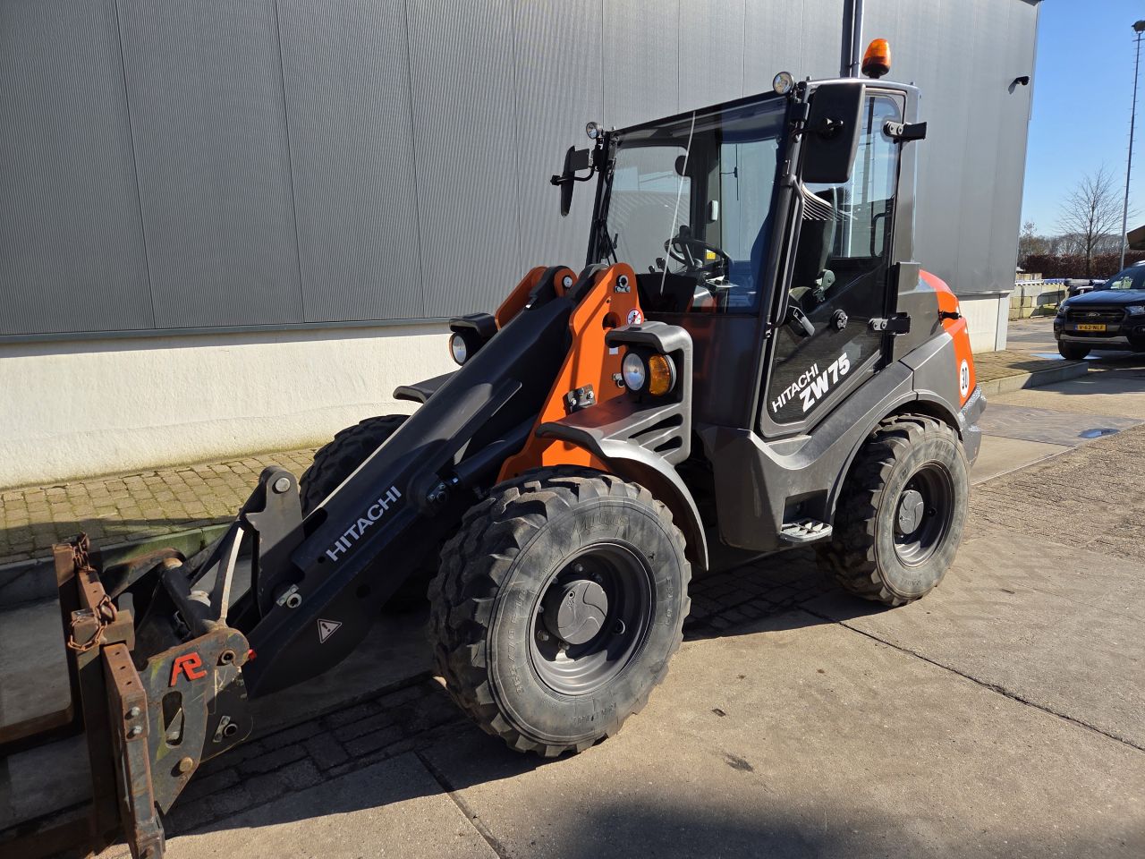 Hitachi ZW75 shovel 1212uur 30km