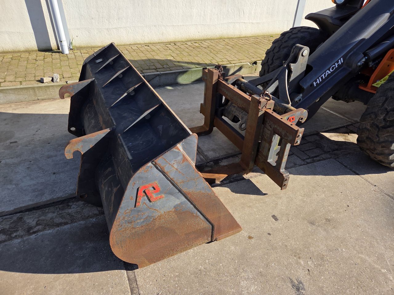 Hitachi ZW75 shovel 1212uur 30km