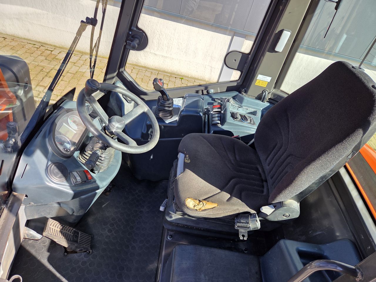 Hitachi ZW75 shovel 1212uur 30km