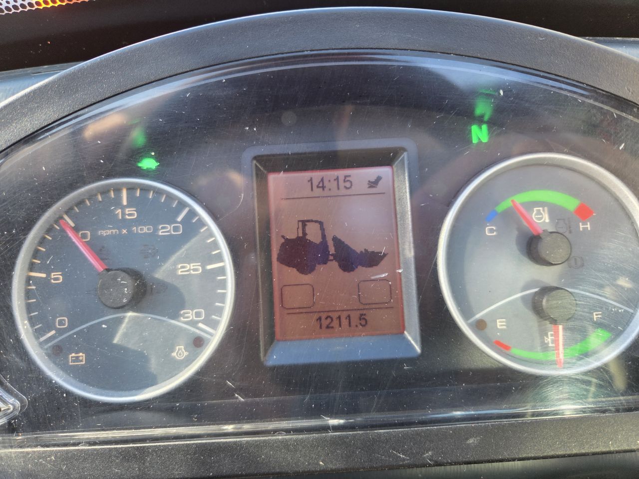 Hitachi ZW75 shovel 1212uur 30km