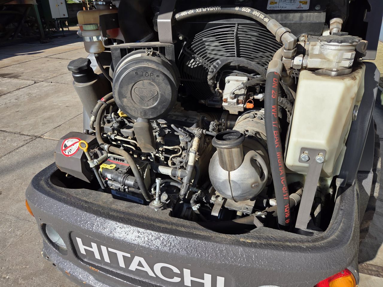 Hitachi ZW75 shovel 1212uur 30km