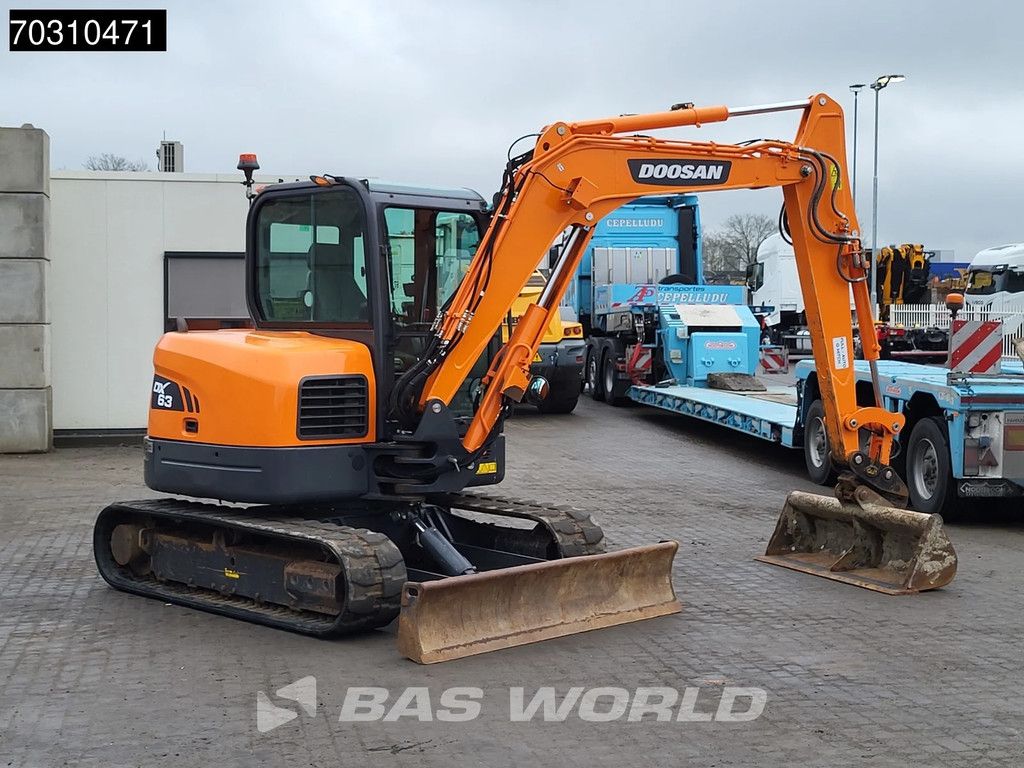 Doosan DX63-3 A/C - 3 Buckets