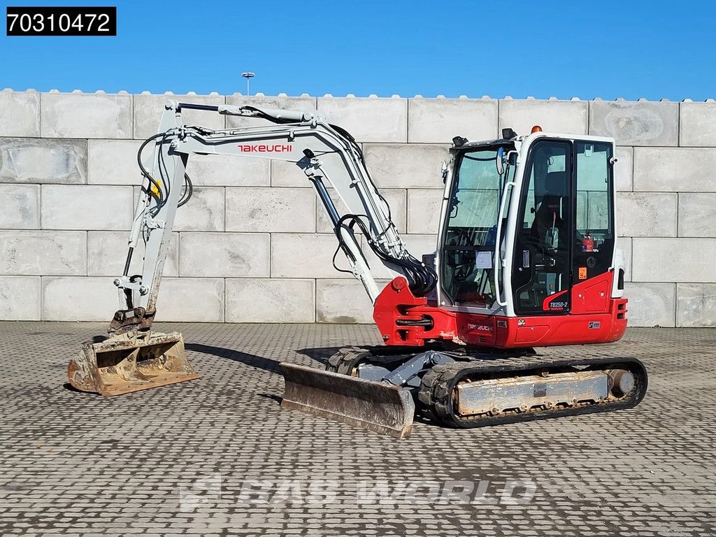 Takeuchi TB250-2