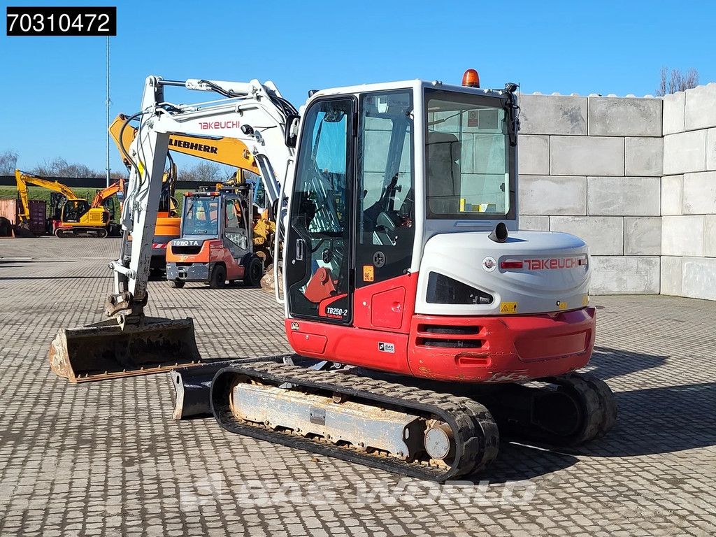 Takeuchi TB250-2