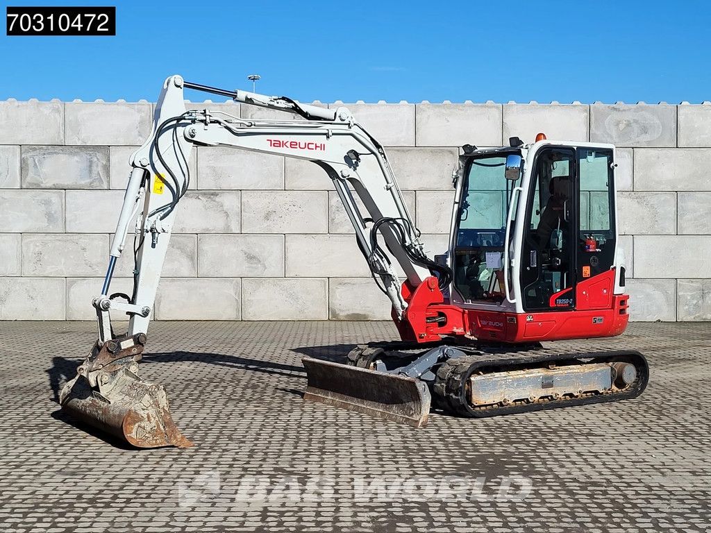 Takeuchi TB250-2