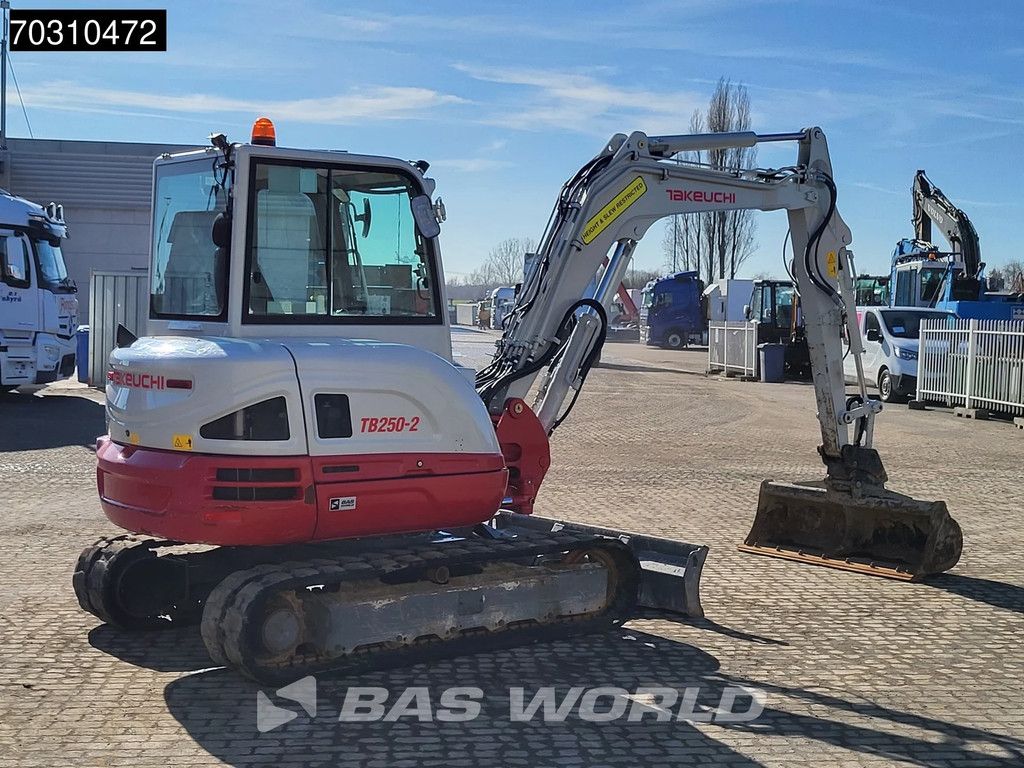 Takeuchi TB250-2