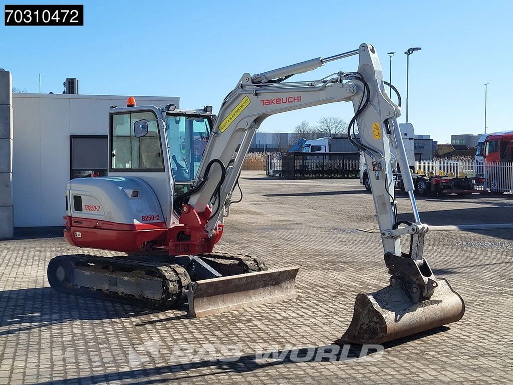 Takeuchi TB250-2