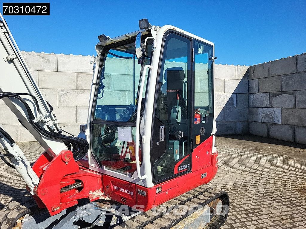 Takeuchi TB250-2