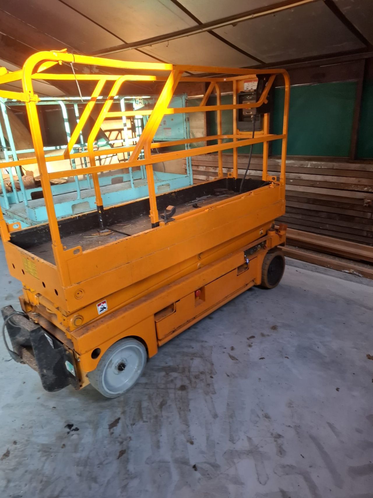 Rupshoogwerker Tanaco 45 en haulotte 8 compact