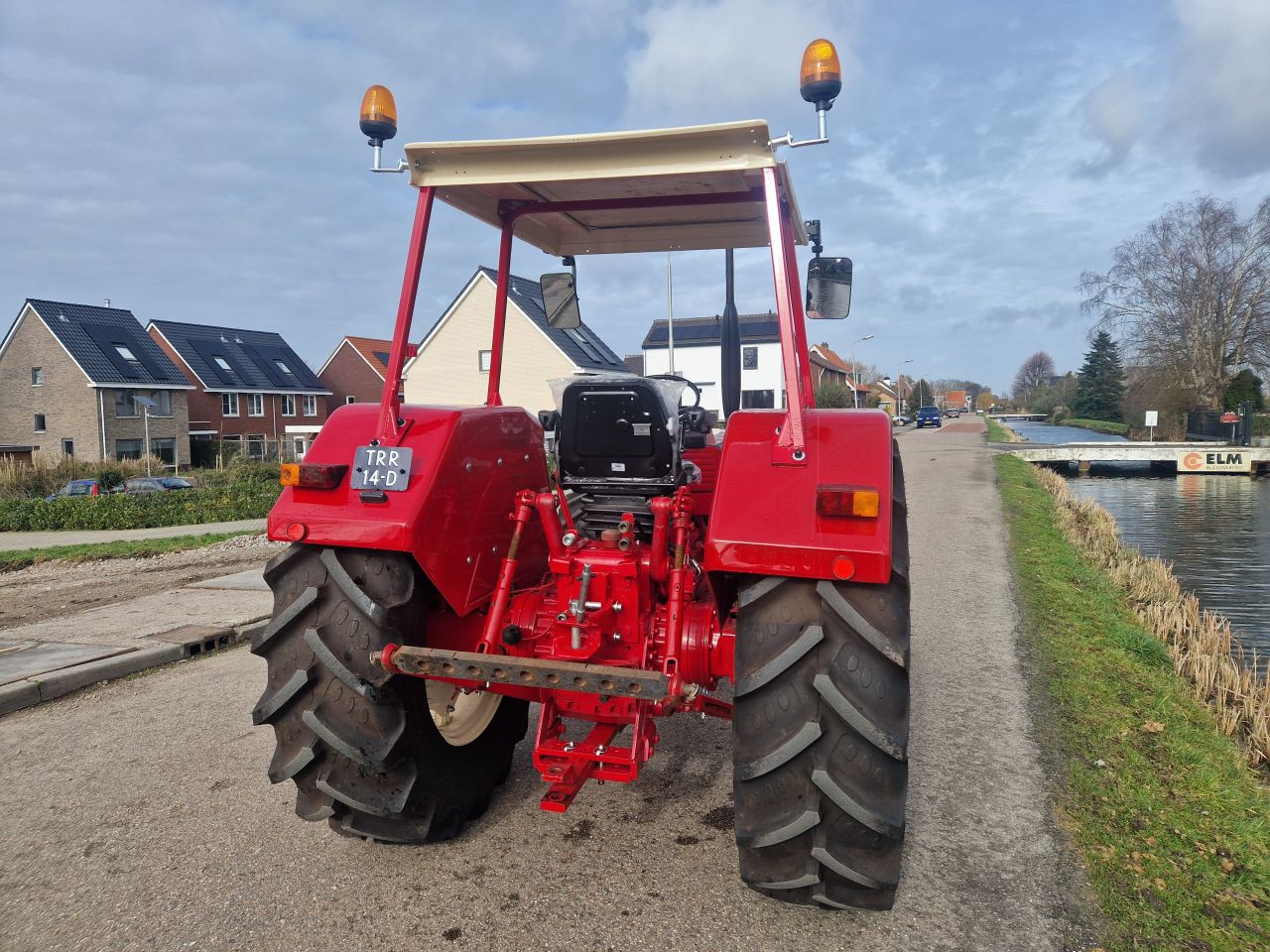 International 844-S 4x4