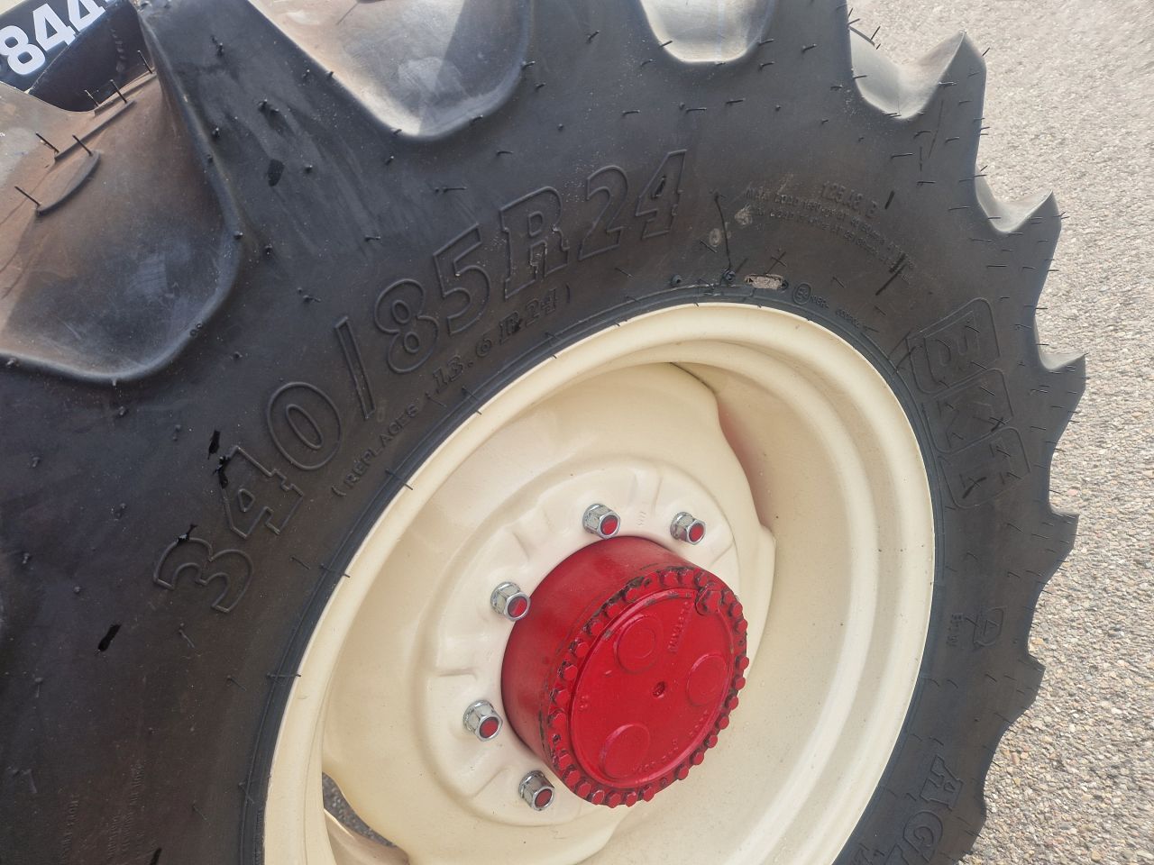 International 844-S 4x4