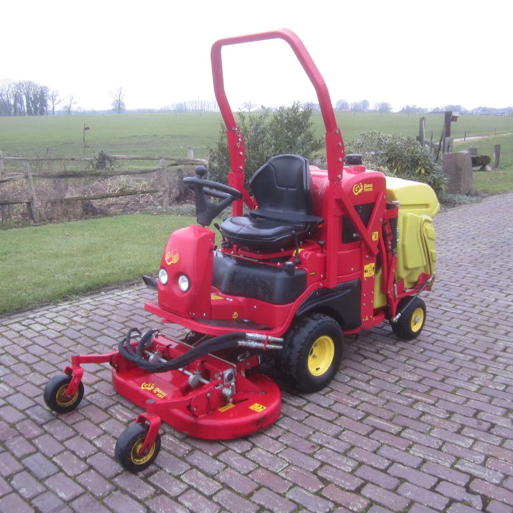 Gianni Ferrari GTS 220 Zitmaaier, werktuigdrager, cirkelmaaier.