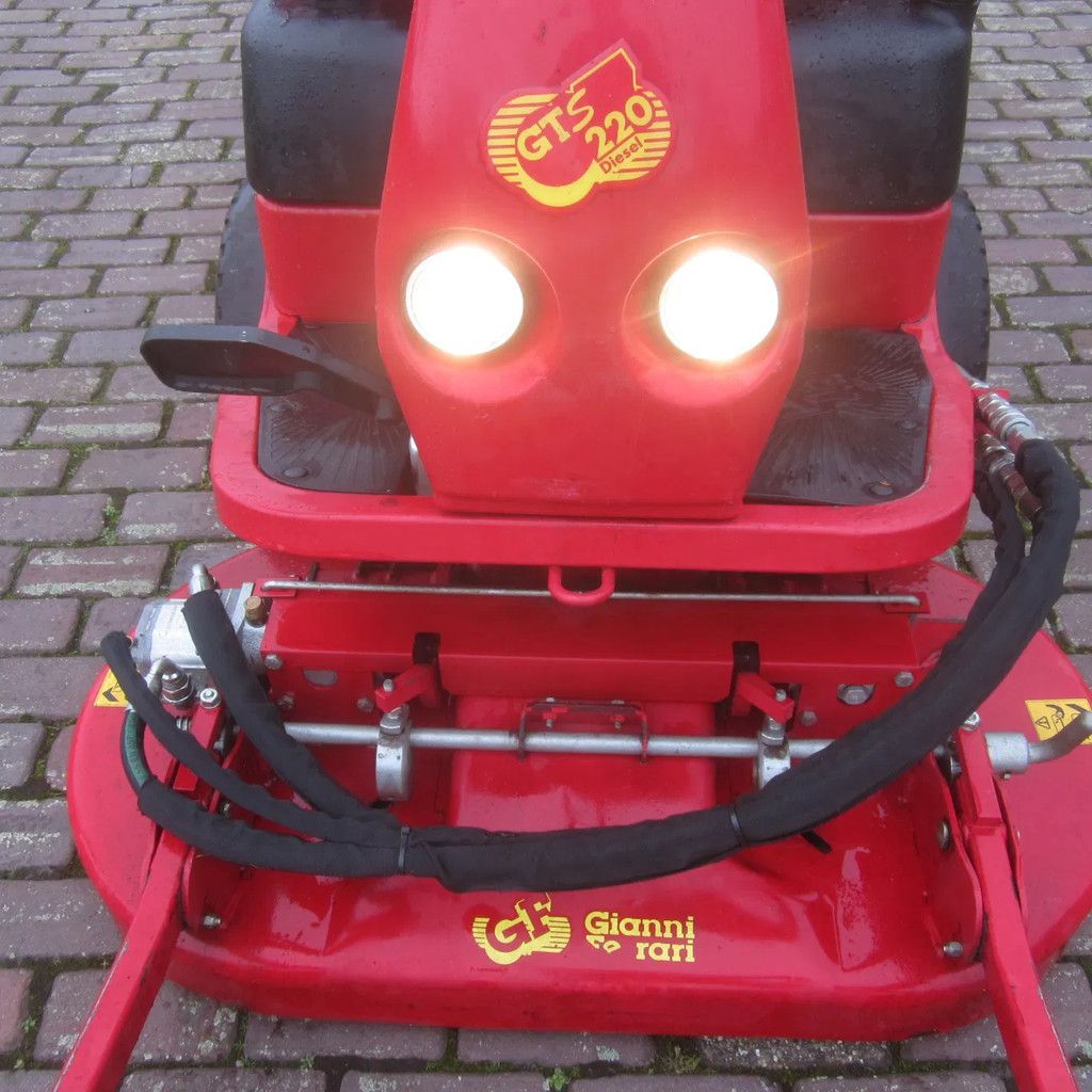 Gianni Ferrari GTS 220 Zitmaaier, werktuigdrager, cirkelmaaier.