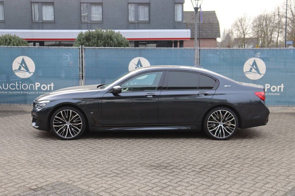 Pkw BMW 740e iPerformance Hybrid 326 PS